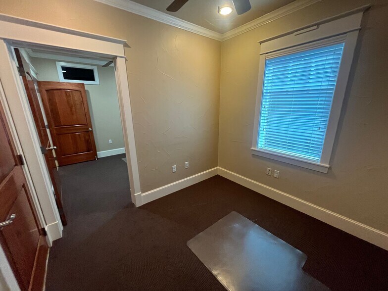 More Photos Of 310 W Main Ave, Round Rock Office For Sale