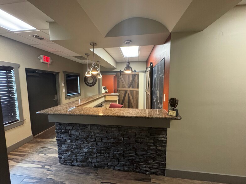 More Photos Of 1517 N Orange Blossom Trl, Orlando Office For Lease