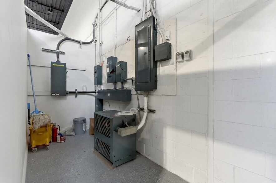 More Photos Of 397 Humberline Dr, Toronto Warehouse For Sale