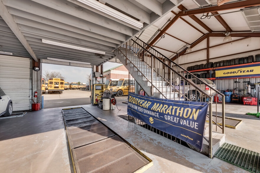 More Photos Of 712 State Highway 78 S, Farmersville Auto Repair For Sale