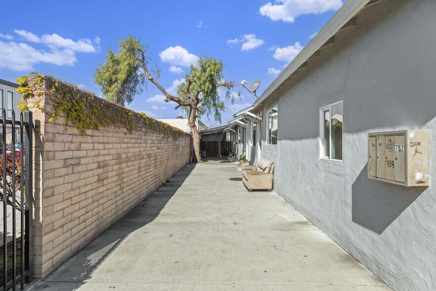 More Photos Of 757 Warrington Ave, Redwood City Multifamily For Sale