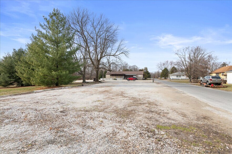 More Photos Of 104 Taylorville Rd, Taylorville Restaurant For Sale