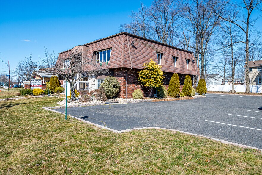 More Photos Of 894 Green St, Iselin Office For Sale