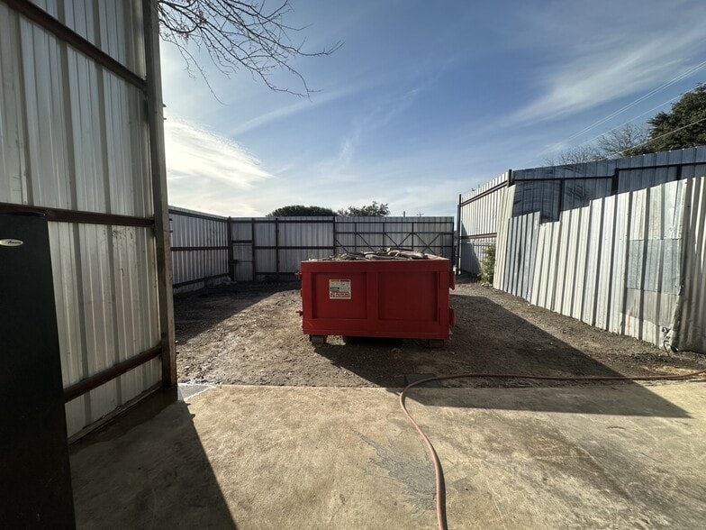 More Photos Of 7581 Bandera Rd, San Antonio Self Storage For Lease