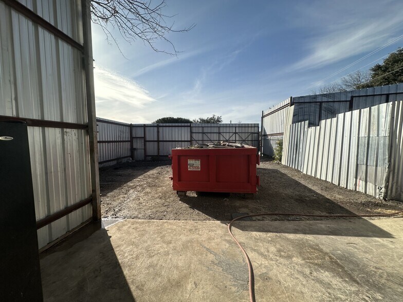 More Photos Of 7581 Bandera Rd, San Antonio Self Storage For Lease