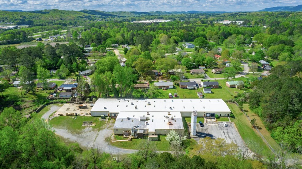 More Photos Of 1129 S Chattanooga St, LaFayette Warehouse For Sale