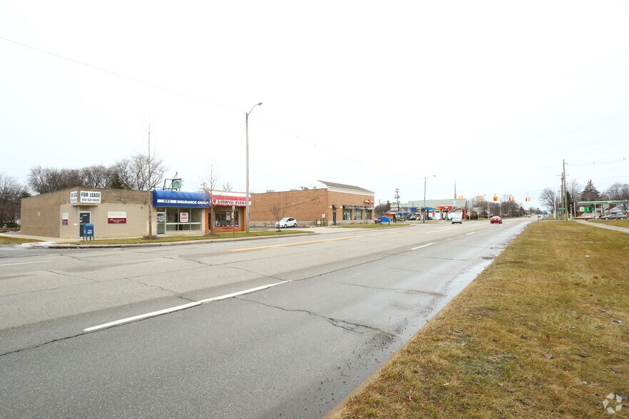 More Photos Of 27301-27309 5 Mile Rd, Redford Unknown For Lease