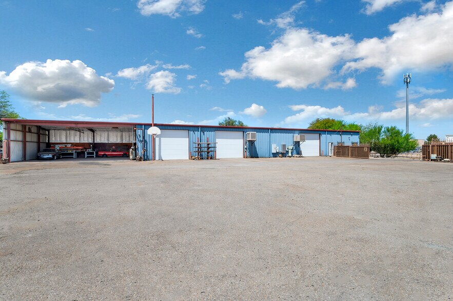More Photos Of 2023 W Price St, Tucson Manufacturing For Sale