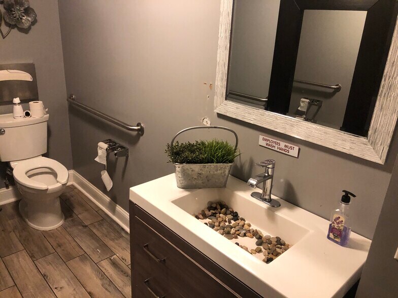 More Photos Of 885-889 N Howard St, Baltimore Restaurant For Sale