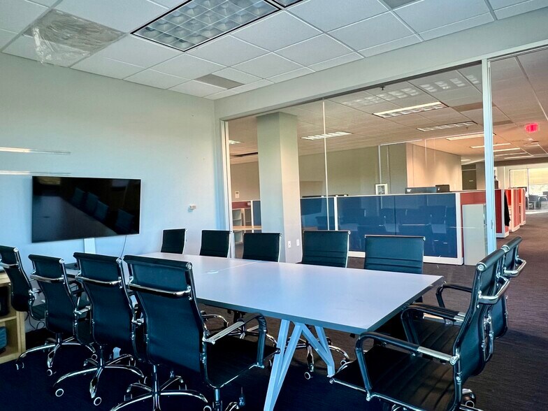 More Photos Of 5250 Corporate Dr, Troy Office For Lease