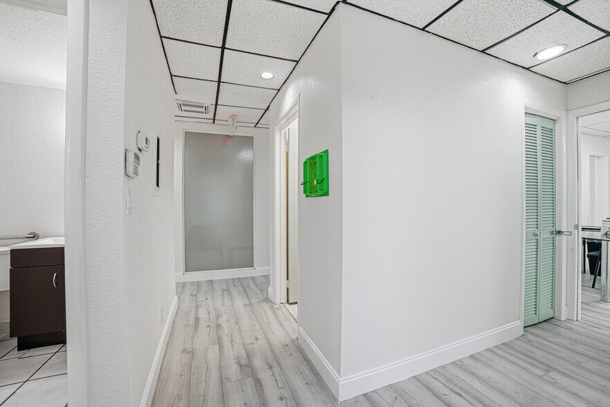 More Photos Of 2929 N University Dr, Coral Springs Medical For Sale