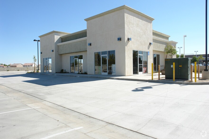 More Photos Of 1647-1649 W Avenue J, Lancaster Freestanding For Lease