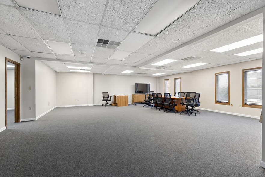 More Photos Of 51 Harvey Rd, Londonderry Warehouse For Sale