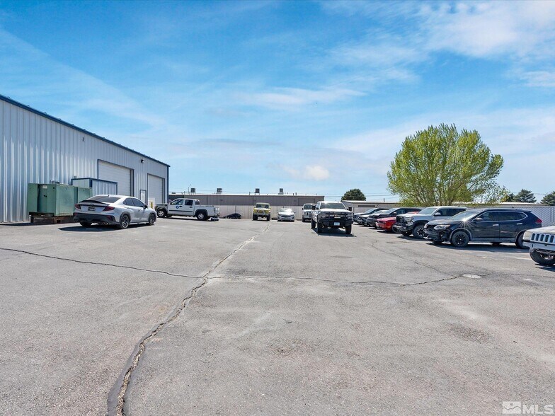 More Photos Of 810 W 6th St, Winnemucca Flex For Sale