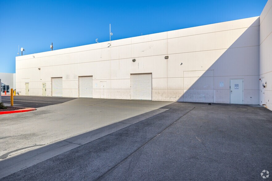 More Photos Of 2455 W Cheyenne Ave, North Las Vegas Light Manufacturing For Lease