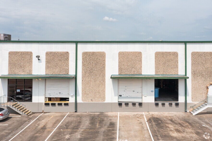 More Photos Of 4411 Darien St, Houston Warehouse For Lease