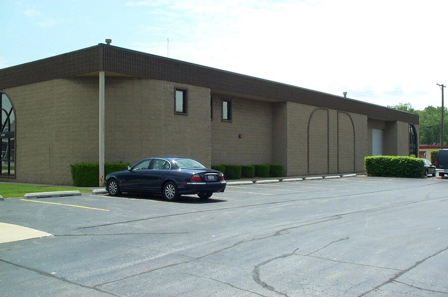 More Photos Of 12600 Holiday Dr, Alsip Flex For Sale