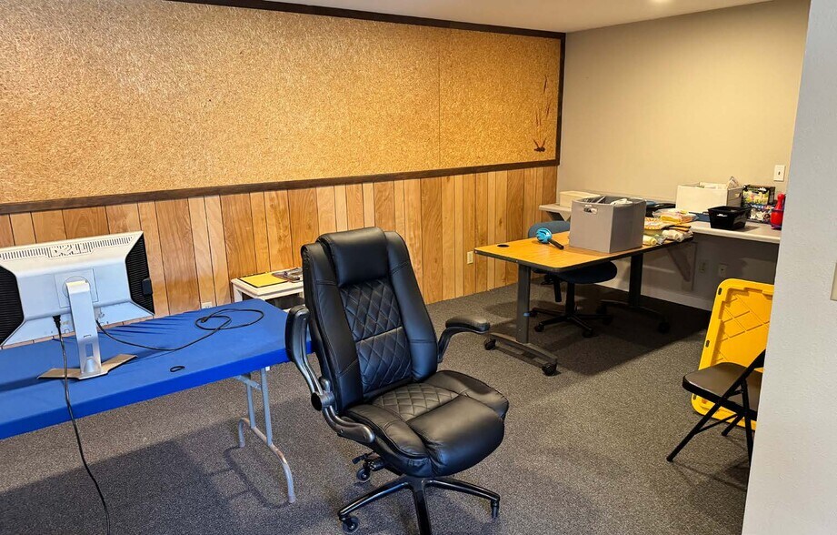 More Photos Of 33935 Highway 99E, Tangent Office Residential For Lease