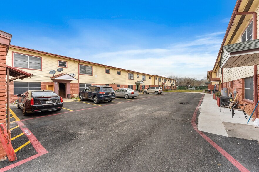 More Photos Of 1004 S Main St, Pasadena Apartments For Sale