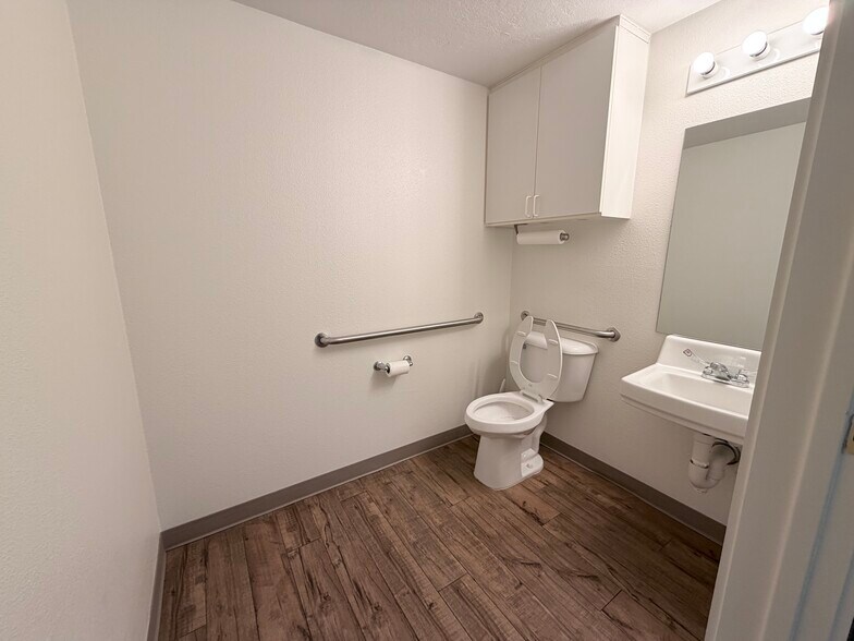 More Photos Of 702-704 N 1890 w, Provo Office For Lease