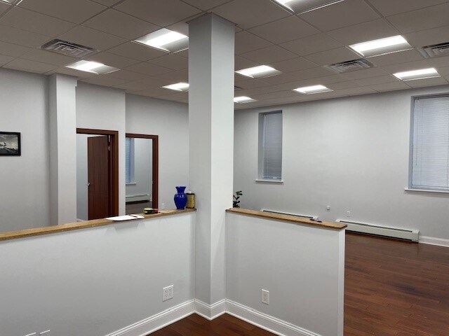 More Photos Of 1527 Franklin Ave, Mineola Office For Lease