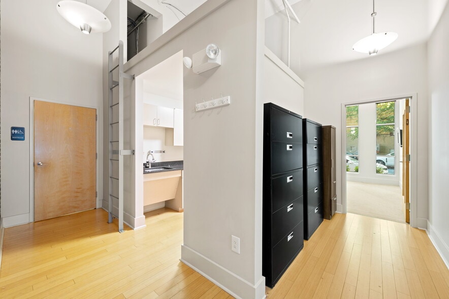 More Photos Of 2115-2135 Southend Dr, Charlotte Apartments For Lease
