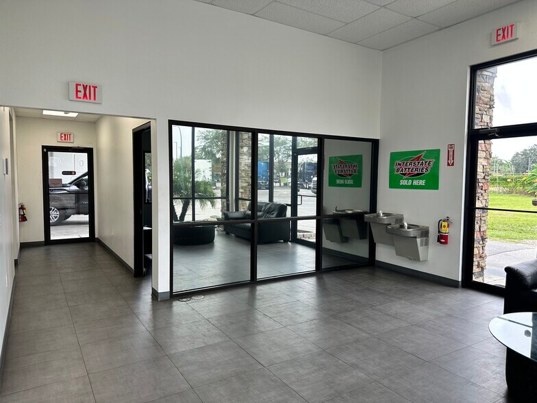 More Photos Of 5701 S Orange Blossom Trl, Orlando Auto Dealership For Lease