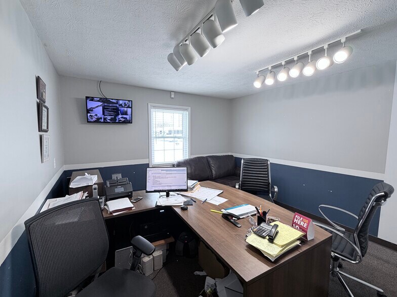 More Photos Of 4803 W 71st St, Indianapolis Medical For Sale