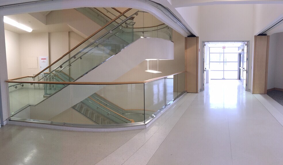 More Photos Of 901-934 Center St, Elgin Hospital For Sale