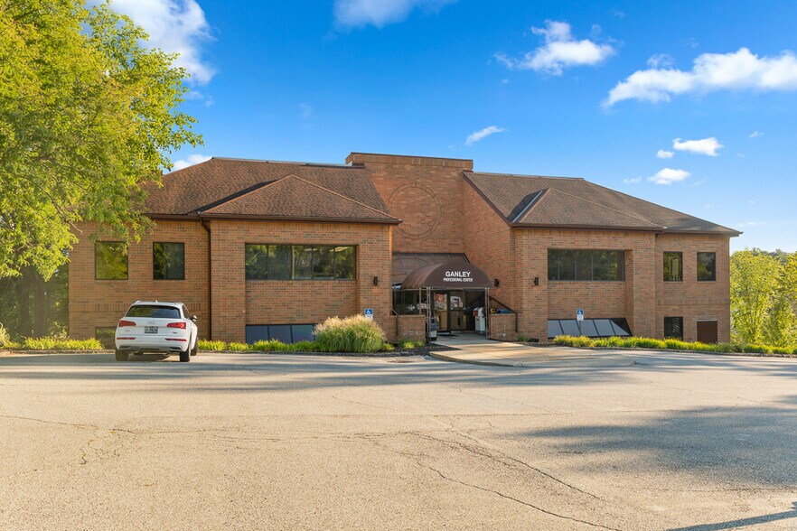More Photos Of 8748 Brecksville Rd, Brecksville Office For Lease