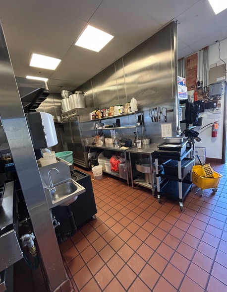 More Photos Of 2230 W Horizon Ridge Pky, Henderson Restaurant For Lease