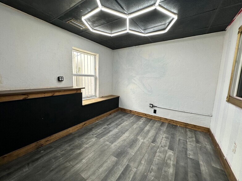 More Photos Of 111 S 21st Ave, Hollywood Office For Lease