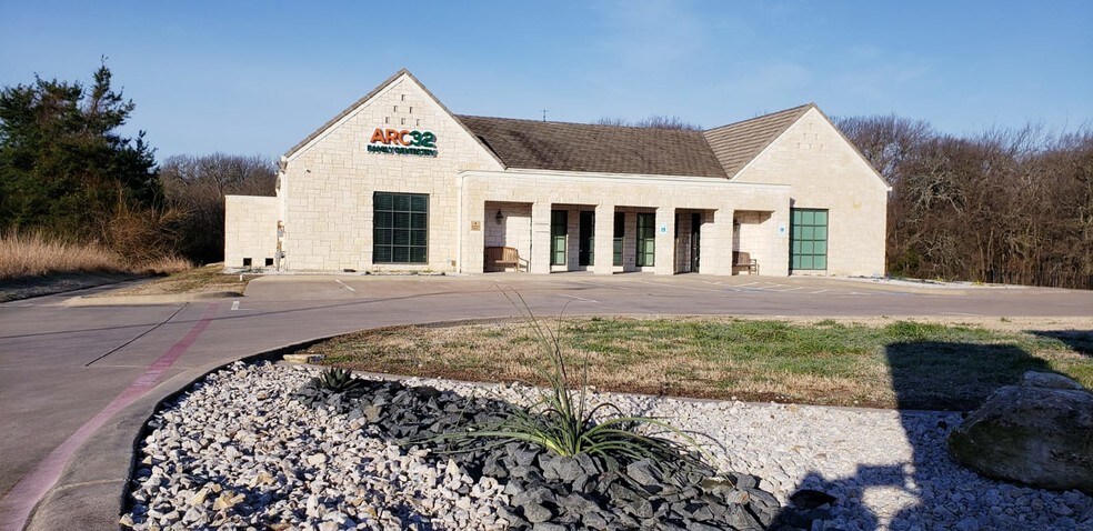 More Photos Of 4 Horizon Ct, Heath Office For Lease