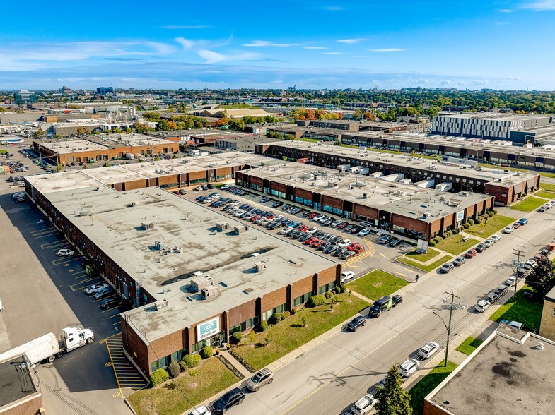 More Photos Of 295-371 Rue Deslauriers, Montréal Distribution For Lease