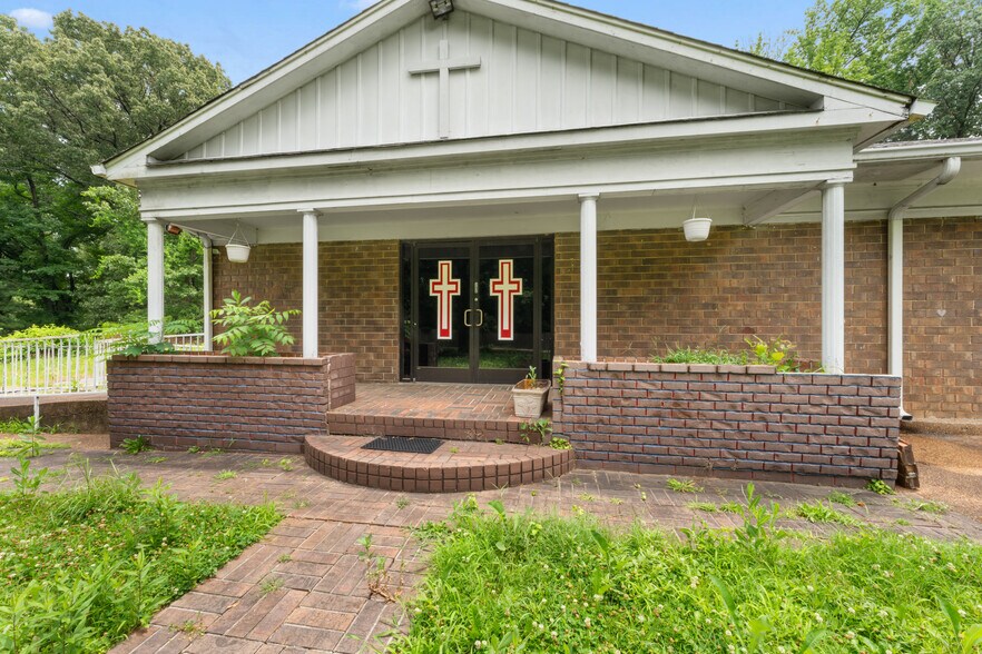 More Photos Of 2465 Millbrook Ave, Memphis Specialty For Sale