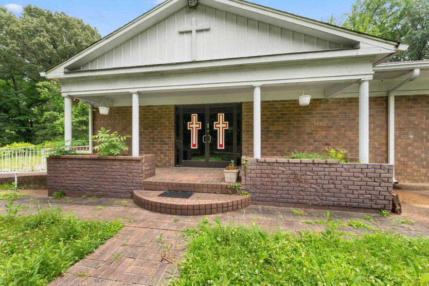 More Photos Of 2465 Millbrook Ave, Memphis Specialty For Sale