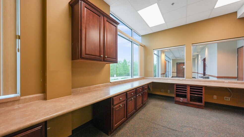 More Photos Of 2265 Bagnell Dam Blvd, Lake Ozark Office For Sale