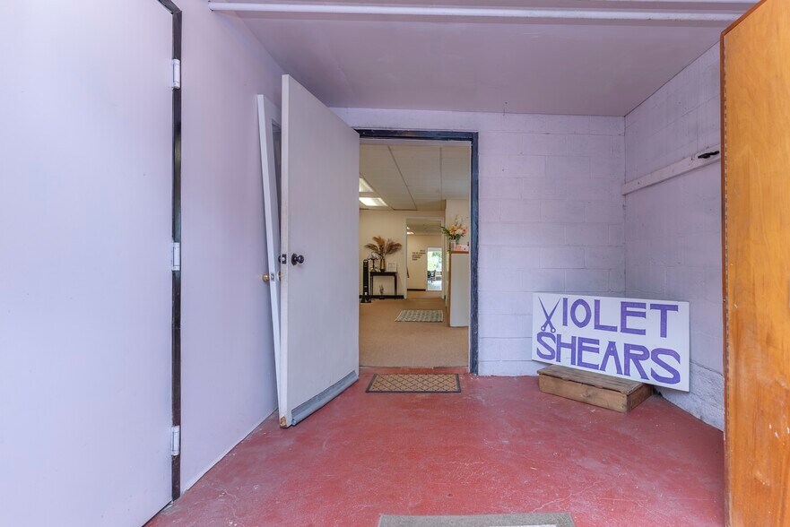 More Photos Of 141 Ulster Ave, Saugerties Storefront Retail Residential For Sale