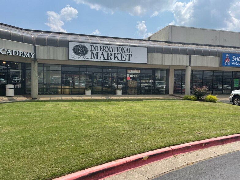 Primary Photo Of 4925 University Dr, Huntsville Unknown For Lease