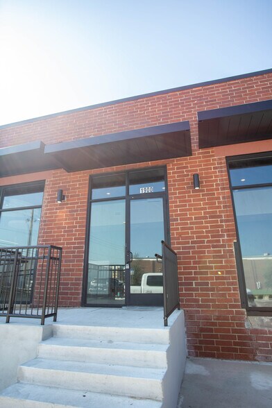 More Photos Of 1900 Diversified Way, Orlando Light Distribution For Lease