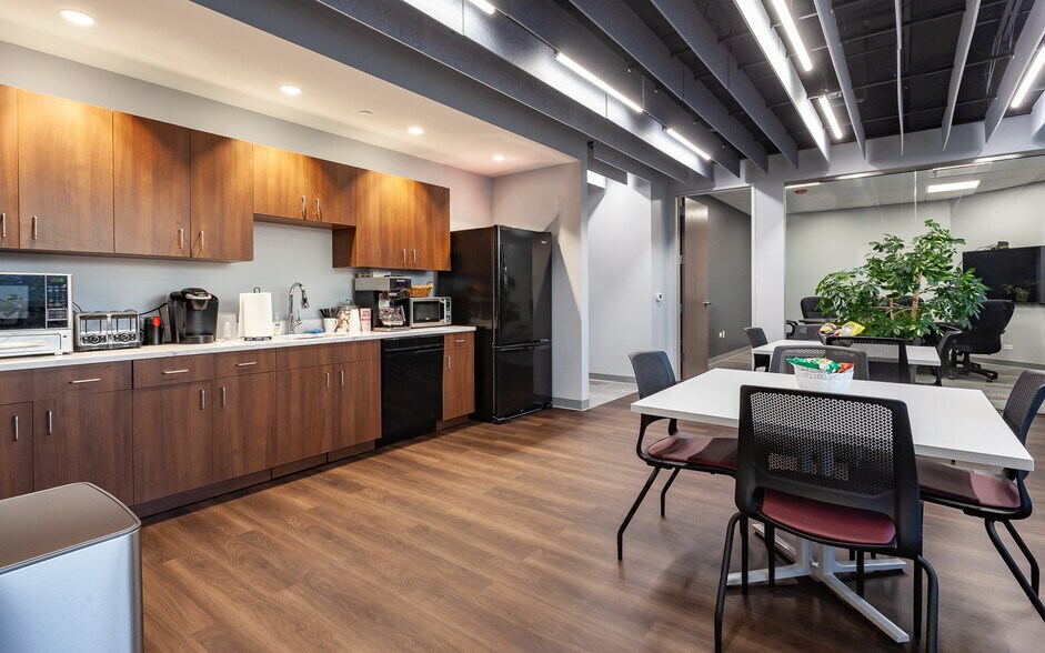 More Photos Of 1910 S Highland Ave, Lombard Medical For Lease