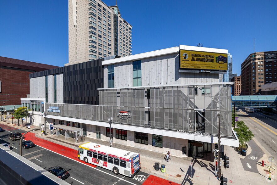 More Photos Of 700 Hennepin Ave, Minneapolis General Retail For Sale