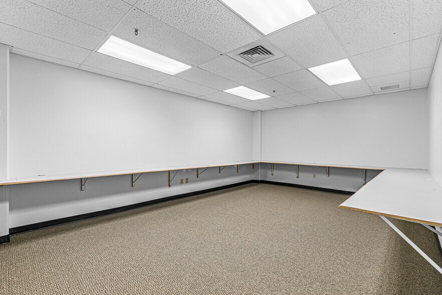 More Photos Of 1990 NW Washington Blvd, Grants Pass Warehouse For Sale