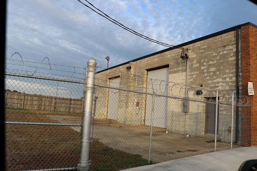More Photos Of 3337 US Highway 301 N, Wilson Industrial For Lease