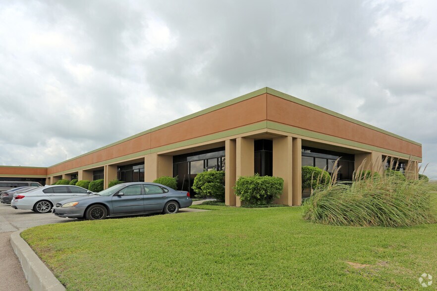More Photos Of 5541 Bear Ln, Corpus Christi Flex For Sale