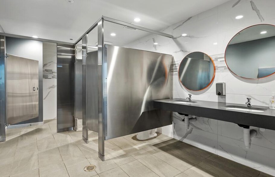 More Photos Of 4229 FM 620, Austin Showroom For Sale