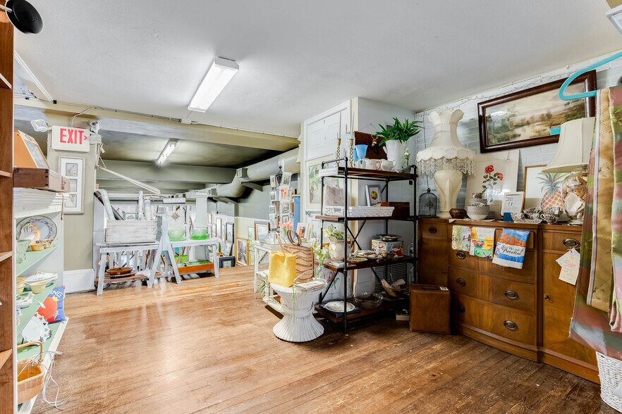 More Photos Of 114 S Woodland Blvd, Deland Storefront For Sale
