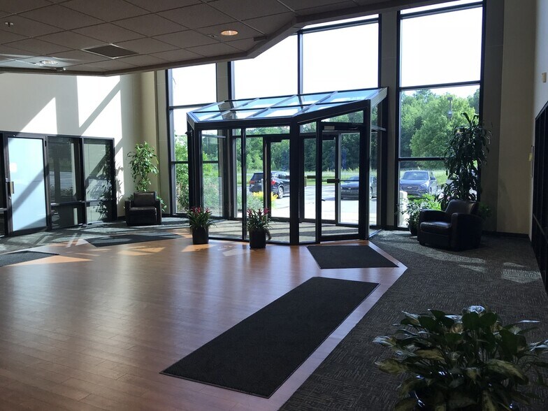 More Photos Of 2720 Dupont Commerce Ct, Fort Wayne Office For Lease