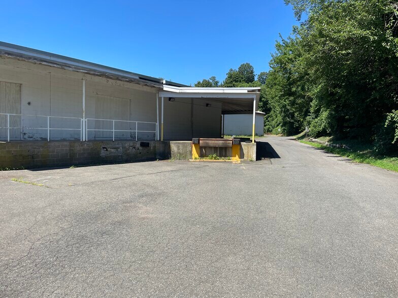 More Photos Of 66 State St, North Haven Garden Center For Sale