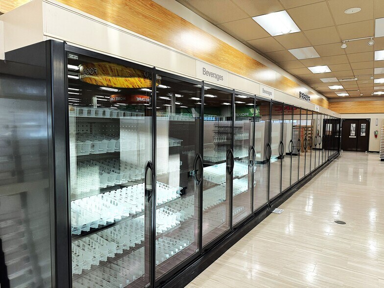 More Photos Of 636 N Main St, Phoenix General Retail For Lease